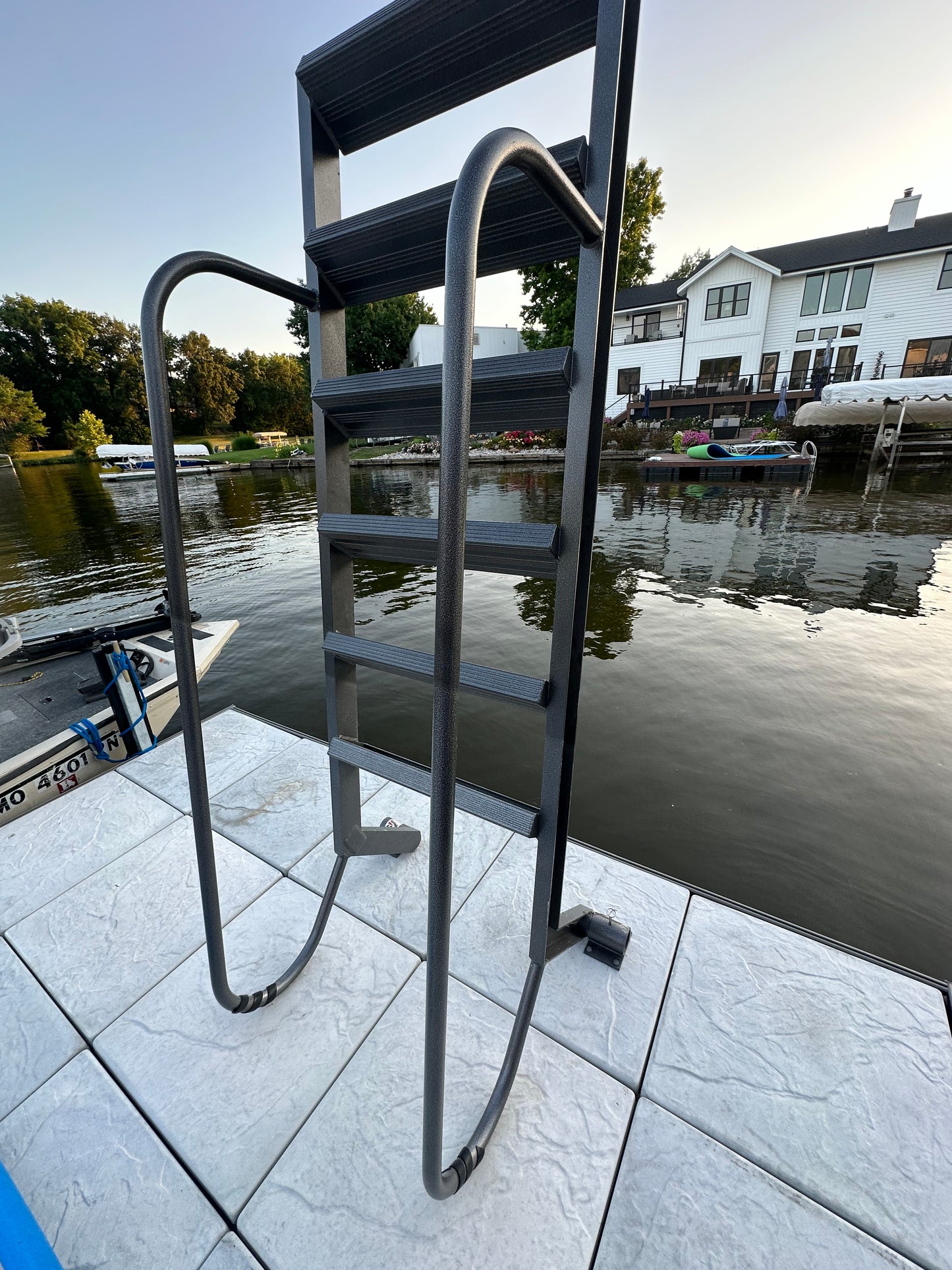 Wet Step 6-Step Ladder