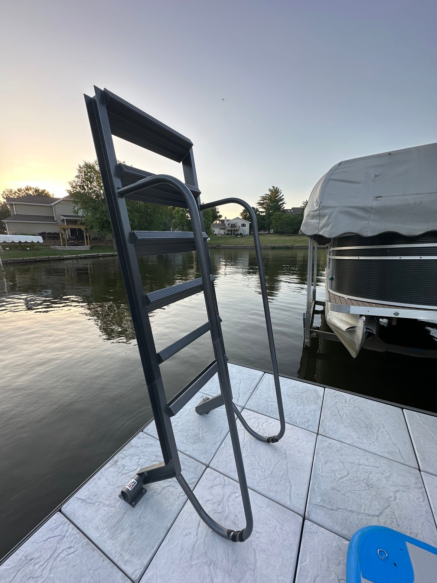 Wet Step 6-Step Ladder